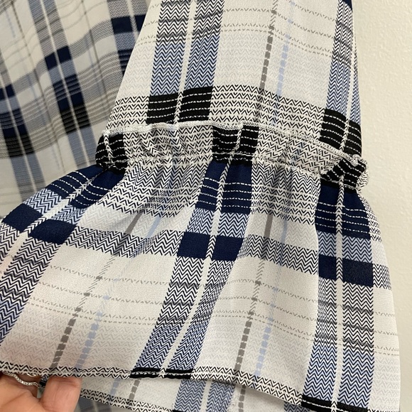 Bell sleeve checked top - Picture 3 of 3